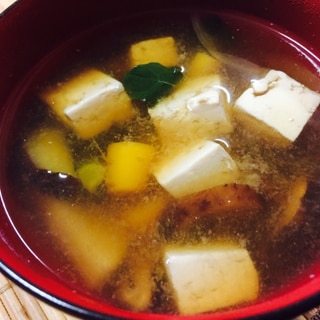 ナス＆ニンジン＆玉ねぎ＆豆腐の味噌汁
